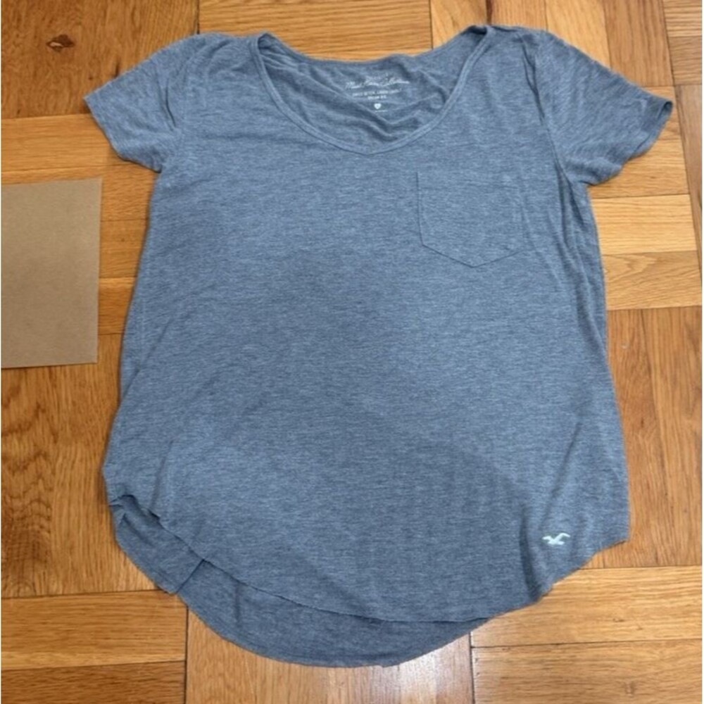Hollister  Women’s Gray Pocket T-Shirt Size X Small Soft Stretch
